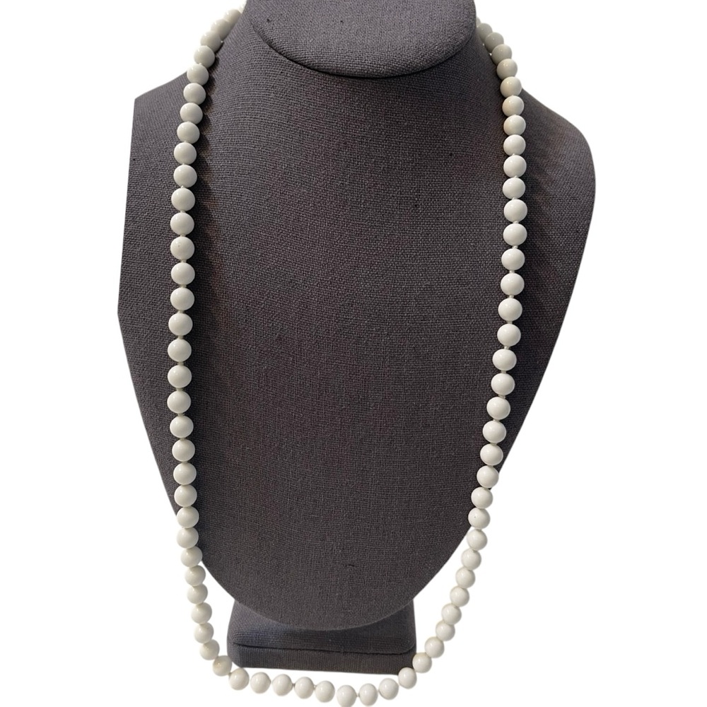 ❤️ Vintage Monet White Beaded Necklace